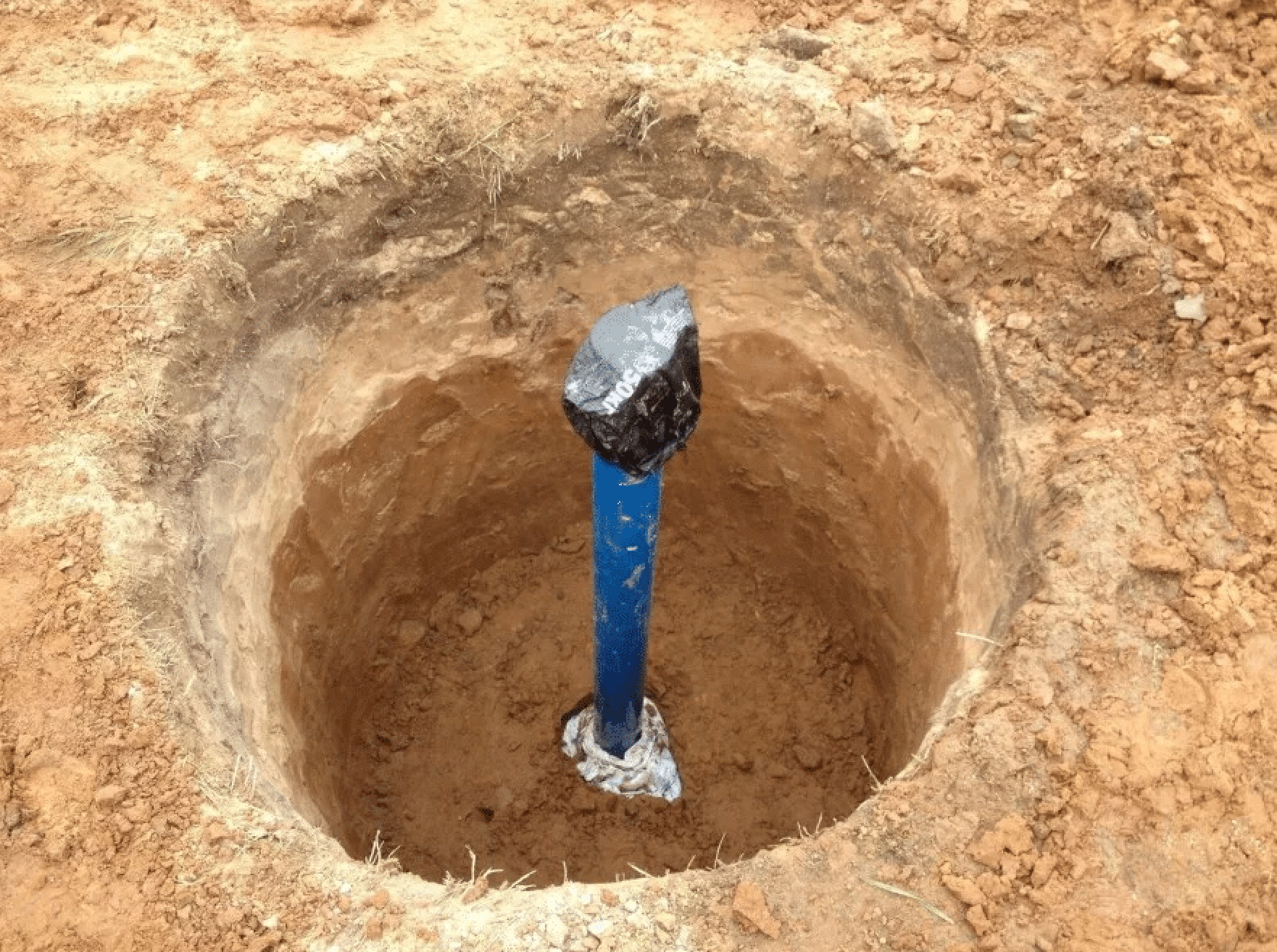 Мутная вода. Песок из скважины. Промывка скважины. Песочит скважина. Бур для скважины под воду своими руками.