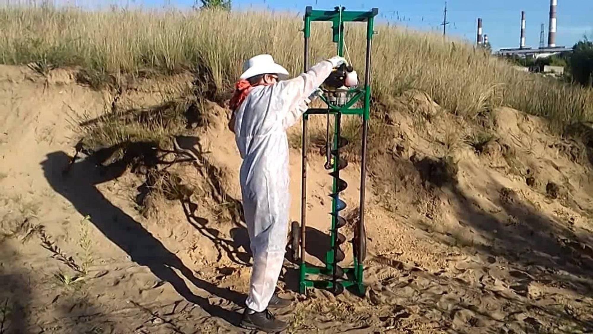 Рыхлитель для почвы торнадо. Бур копающий 3 на 3. Бур 50мм земляной для мотобура. Бур ручной 250 мм 2метра. Ближайший трактор для бура копать надо.